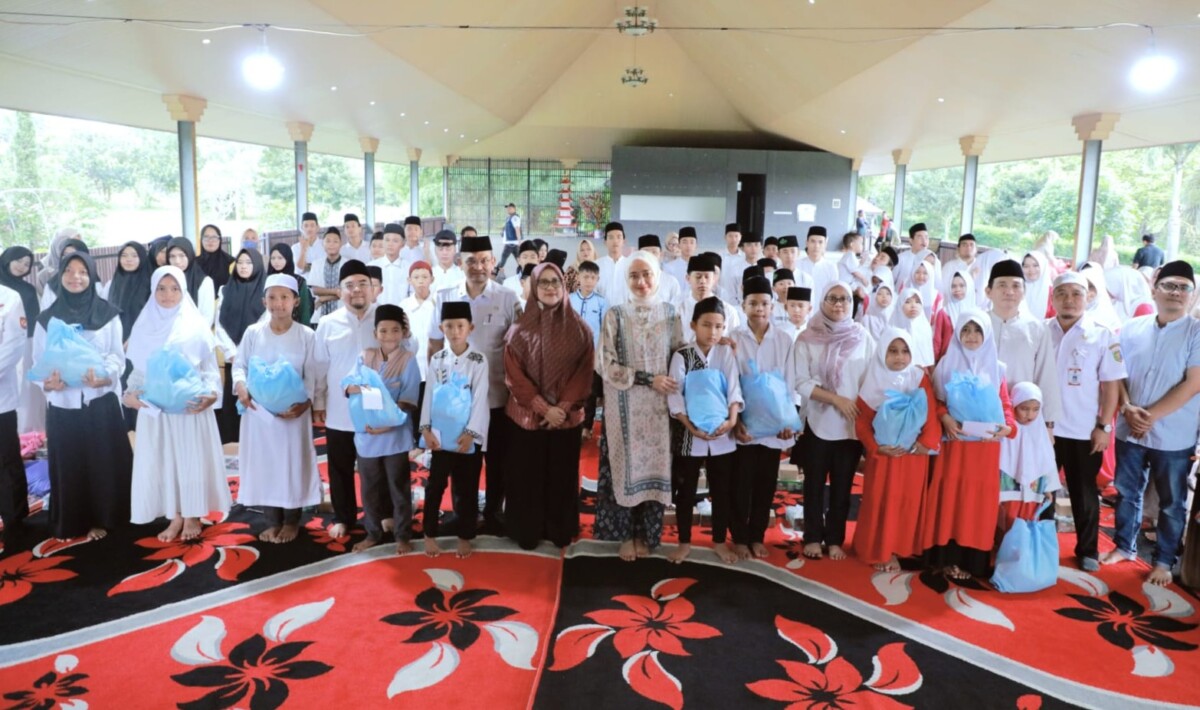 Wagub Lampung Ajak Anak Panti Asuhan Ngabuburit di Agropark PKK