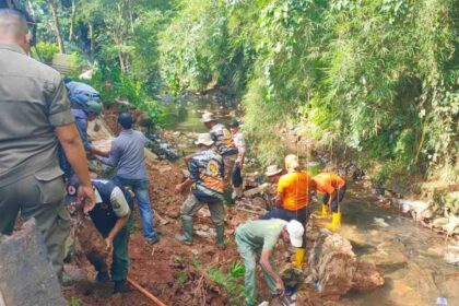 TRC-PB BPBD Bandar Lampung Tangani Longsor di Gulak Galik