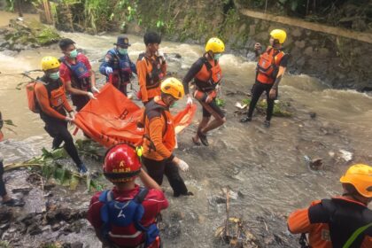 TRC BPBD Lakukan Pencarian Anak Hanyut di Rajabasa