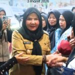 Safari Ramadan di Masjid Tawakkal, Eva Dwiana Serahkan Bantuan 100 Juta