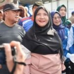 Wali Kota Eva Dwiana Ikut Aksi Bersih Pantai di Pulau Pasaran