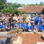 Tingkatkan Kepedulian, Pemkot Bandar Lampung Bersihkan Area Pemakaman