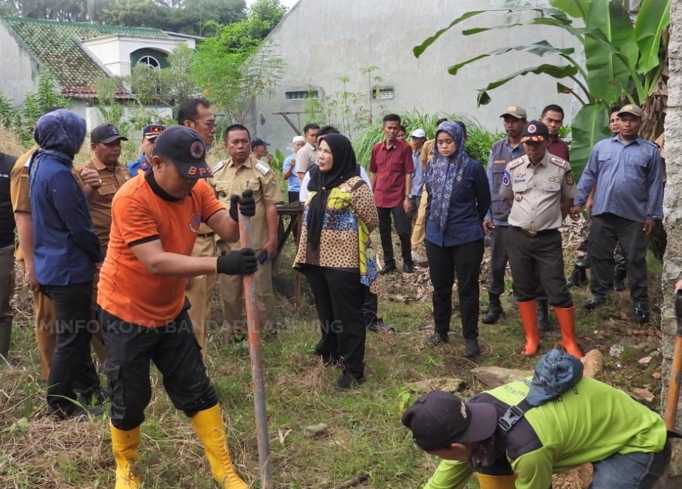 Eva Dwiana Soroti Perawatan Saluran Air Saat Tinjau Pujangga Alam