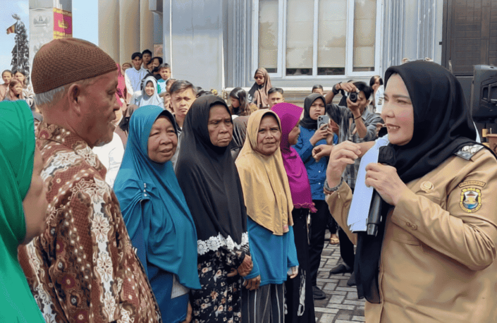 Wali Kota Eva Dwiana Apresiasi Vihara, Salurkan Bantuan untuk Masyarakat