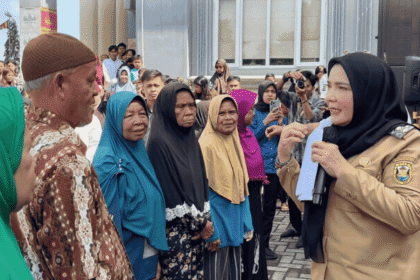 Wali Kota Eva Dwiana Apresiasi Vihara, Salurkan Bantuan untuk Masyarakat