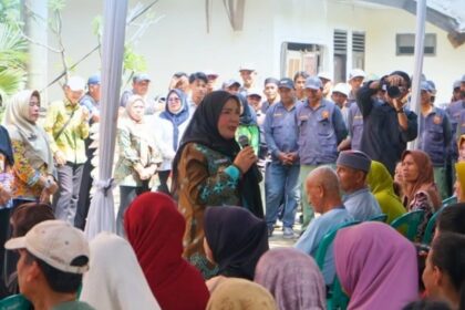 Pemkot Bandar Lampung dan Baznas Salurkan Beras untuk Warga Bumiwaras
