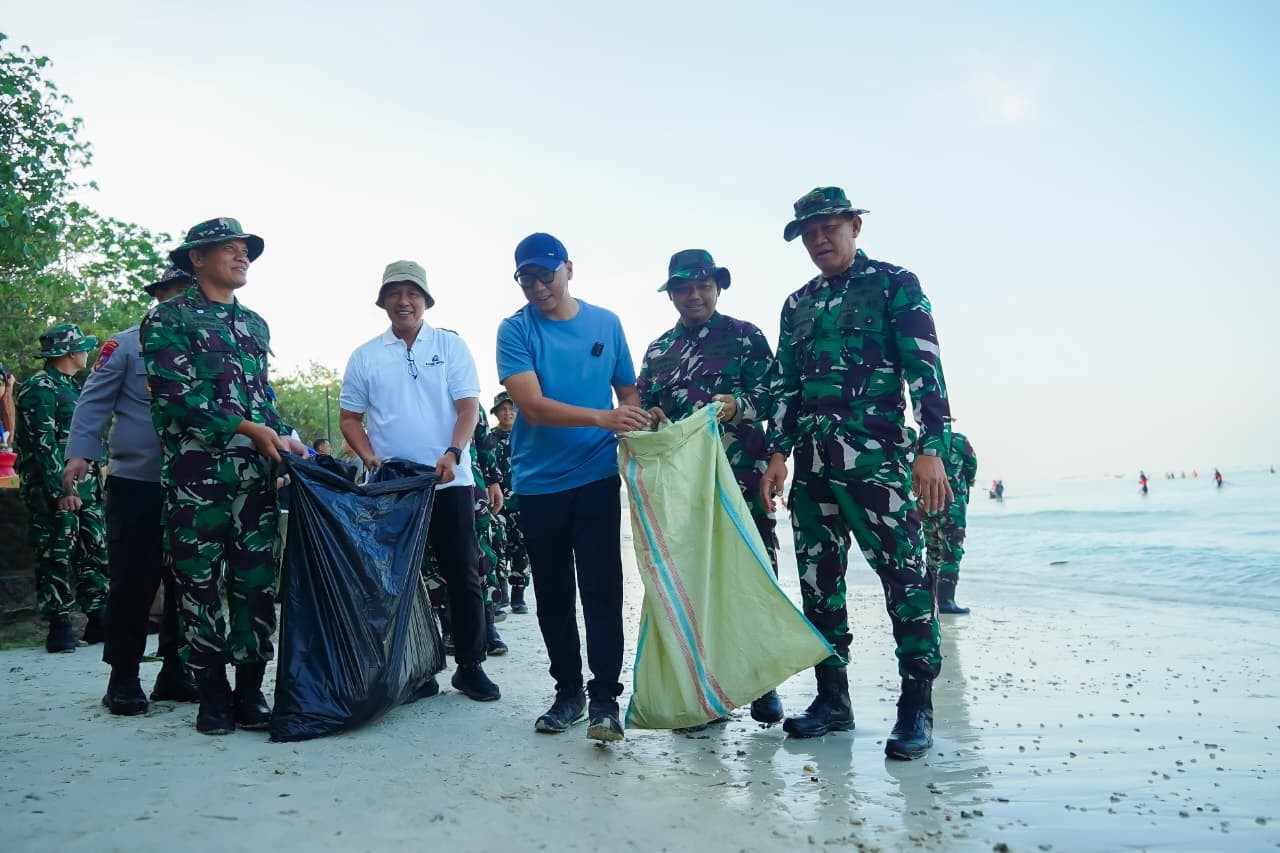 Gerakan Radin Inten Asri, Gubernur Mirza Ajak Masyarakat Jadikan Bersih Pantai sebagai Budaya