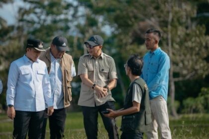 Gubernur Rahmat Mirzani Djausal Tinjau Rumah Produksi Pupuk Hayati Cair di Lampung Barat
