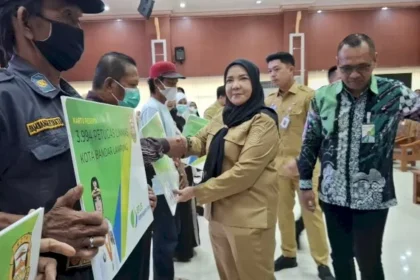 Wali Kota Eva Dwiana Perluas Jaminan Sosial bagi Pekerja hingga Kader Masyarakat