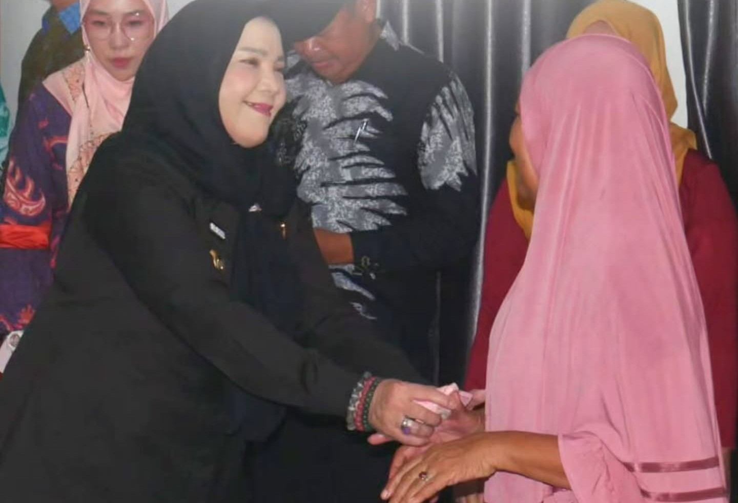 Walikota Bandar Lampung Salurkan Bantuan Alat Kesehatan untuk Warga Kecamatan Enggal