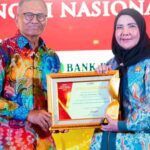 Disway Beri Penghargaan kepada Eva Dwiana atas Kiprah di UMKM dan Ekonomi Kreatif