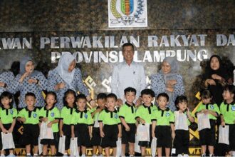 Ismet Roni Sambut Anak-anak TK Lazuardi Haura di DPRD Lampung