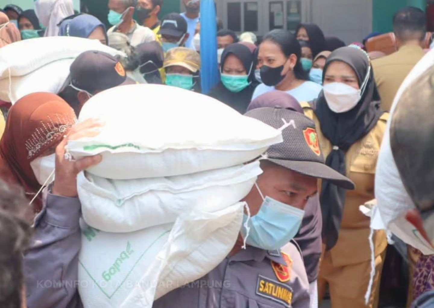 Bantuan Beras Menyasar 11.863 Warga di Lima Kecamatan Bandar Lampung