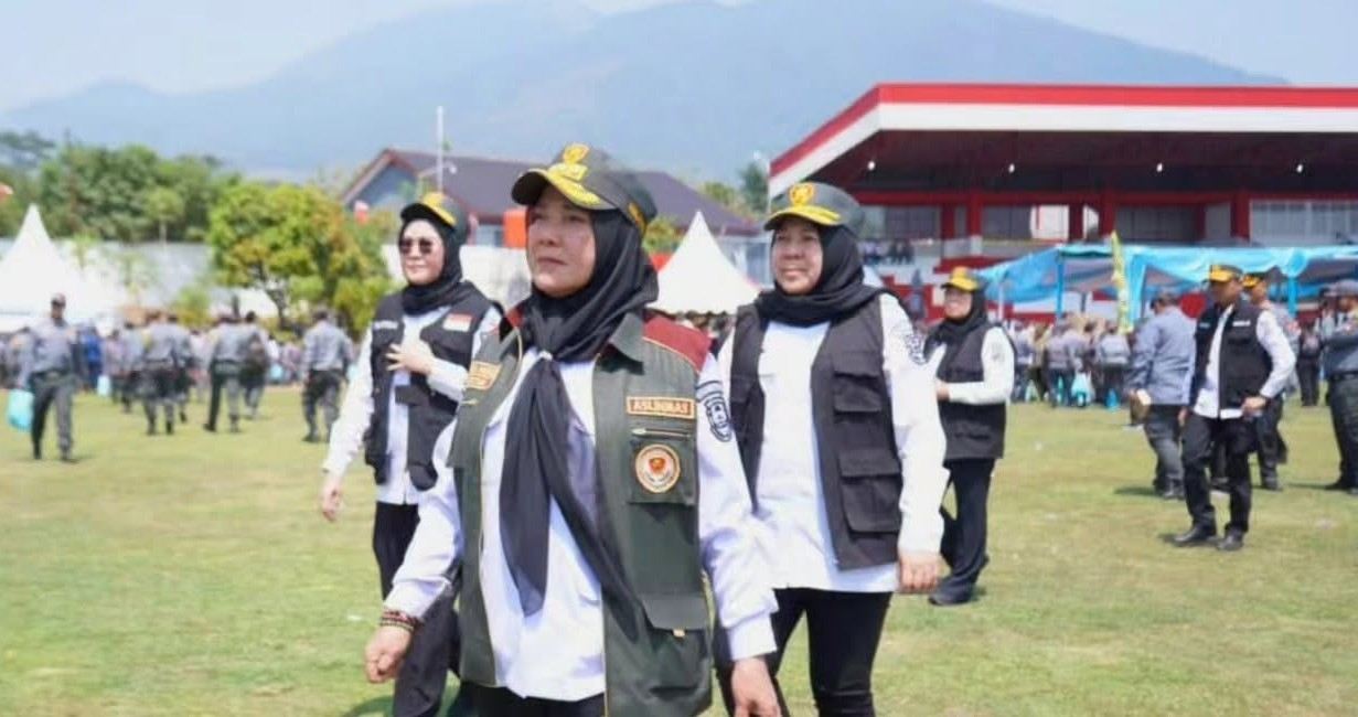 Eva Dwiana Hadiri Apel Akbar Satlinmas Jawa Tengah Bersama Lima Gubernur
