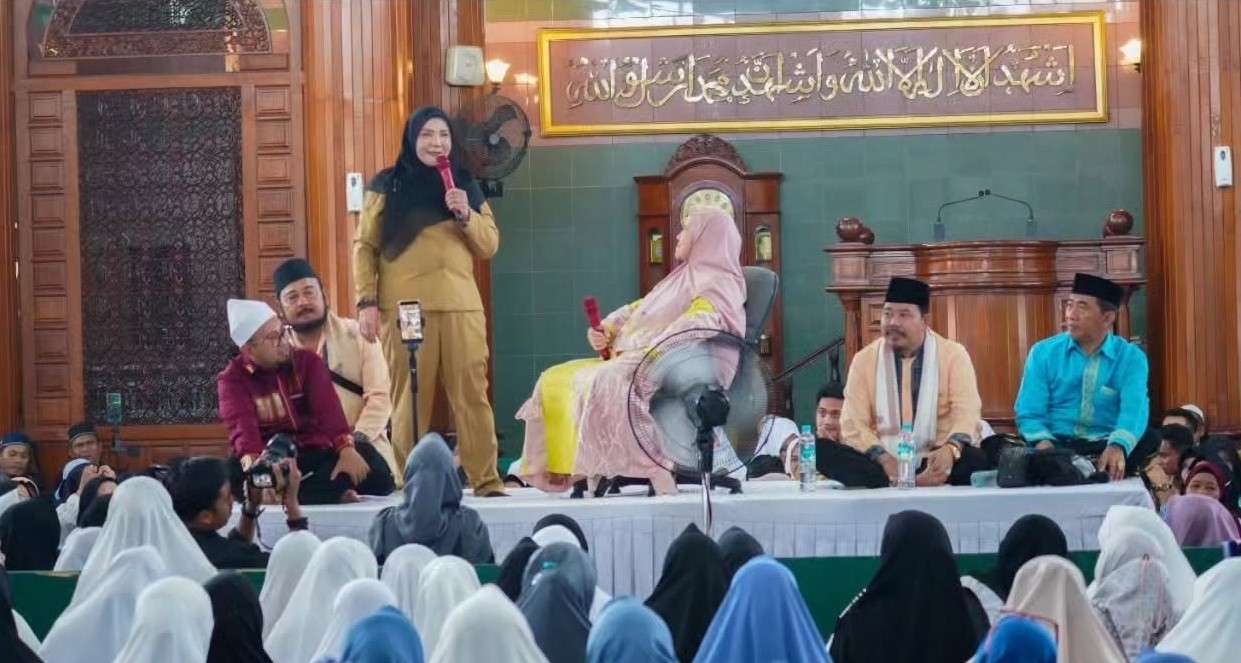 Bersama Mamah Dedeh, Wali Kota Eva Dwiana Ajak Warga Jaga Iman dan Kebersamaan