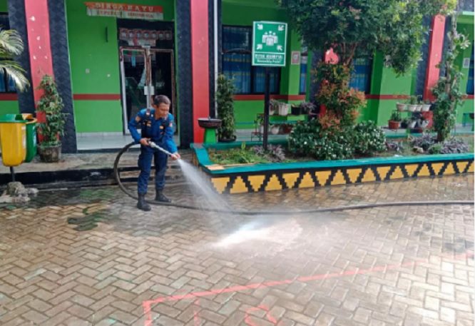 Abu Vulkanik Menempel di Jalan dan Fasilitas Publik, 46 Titik Disemprot
