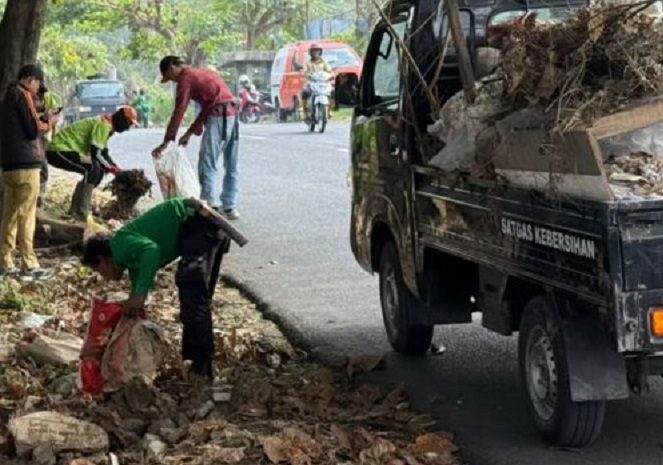 Jalan Protokol Masih Dihiasi Sampah, Satgas Kali DLH Rutin Bersihkan Kota