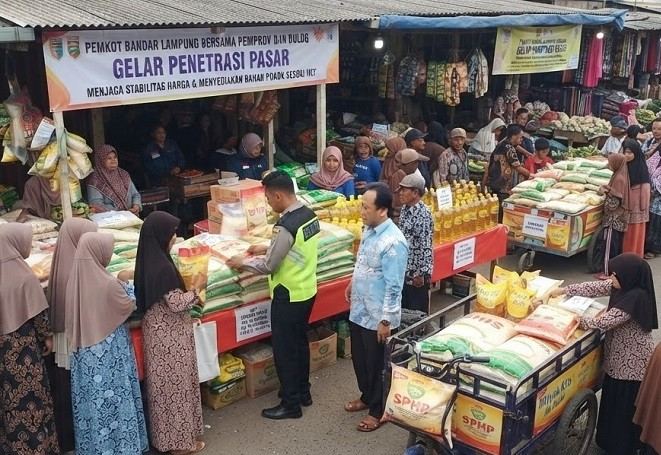Enam Pasar Bandar Lampung Disasar Penetrasi Pasar, Beras hingga MinyakKita Dijual Sesuai HET