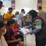 Bantuan Beras dan Santunan Disabilitas Diserahkan Wali Kota di Kemah Satlinmas Bandar Lampung